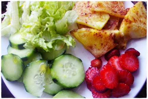 Alface + Pepino + Ananás c Canela + Morangos