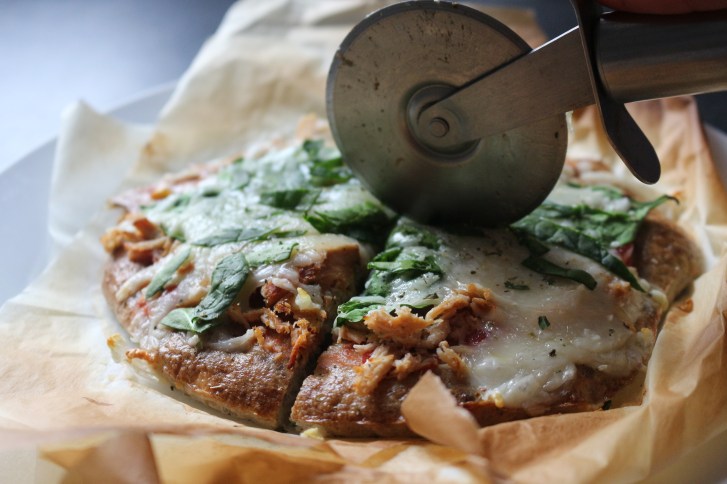 pizza_saudavel_fitness_aveia_ovos_receitas_fit_cascas_de_psilio_psyllium_husks_raparigamoderna_joana_banana_bbl_blog_portugal_ginasio_mulher_dieta (33)