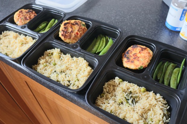 marmitas_meal_prep_joanabbl_raparigamoderna_saudaveis_basmati_integral_ervilhas_hamburguer_peixe (21)