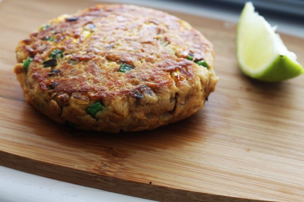 Hambúrguer de atum saudável. Raparigamoderna. Receitas Fit. YouTube.  Video Joanabbl (9).JPG