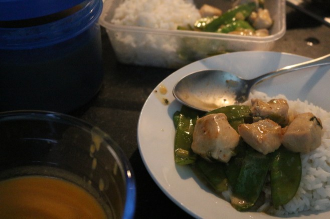 Ervilhas, frango e arroz + sopa de batata doce e coco