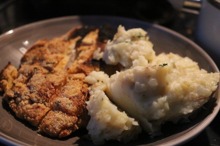 Frango panado em farinha de amendoa + batata