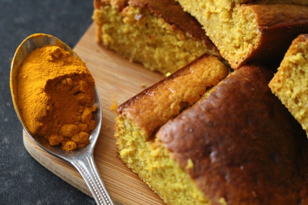 bolo-de-curcuma-saudavel-joanabbl-raparigamoderna-youtube-1