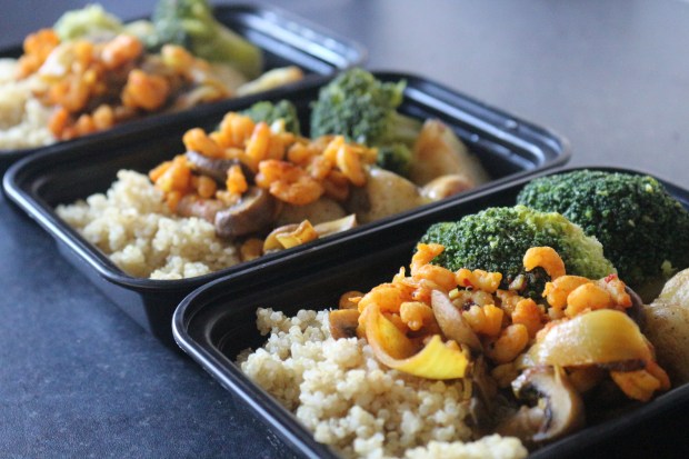 marmita saudavel miolo de camarao com quinoa brocolos batatas (2).JPG