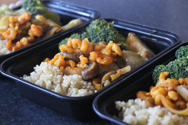 marmita saudavel miolo de camarao com quinoa brocolos batatas (3)